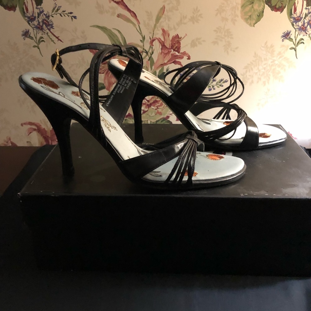 Carlos by Carlos Santana Black and Brown Floral Heels - Picture 3 of 8